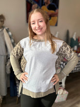 Load image into Gallery viewer, Heather Grey Printed Long Sleeve Top