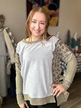 Load image into Gallery viewer, Heather Grey Printed Long Sleeve Top