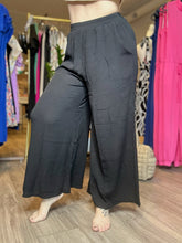 Load image into Gallery viewer, Black Woven Wide Leg Pants